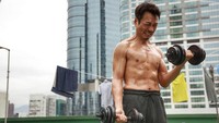 Sang aktor memiliki tubuh yang macho. Foto: dok. Instagram wayne_lai_fanpage