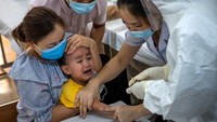 Vietnam melaporkan adanya varian baru virus Corona COVID-19 pada 28 Januari 2021. Dikutip dari laman CNA, Kementerian Kesehatan setempat mengkonfirmasi dua kasus yang ditularkan secara lokal. Getty Images/Linh Pham  