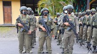 Ada juga beberapa polwan kita yang berangkat ke Papua. Polwan kita adalah Polwan Brimob. Ketika negara memanggil, dia siap. Kemudian Polwan kita adalah polwan tangguh, kita buktikan. Ini adalah bentuk pertanggungjawaban negara terhadap Korps Brimob Polri, kata Irjen Anang (dok Polri)