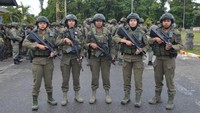 Pesan saya ke depan, kita polwan-polwan harus bisa lebih tangguh. Jangan kita hanya dibilang orang luar sana, bahwa kita polwan hanya karena kita perempuan, kita tidak bisa. Tapi kita polwan harus mampu melihat situasi dan kondisi yang terjadi, tutur Dankor Brimob (dok Polri)