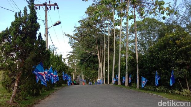 Perhelatan politik yang menamakan diri Kongres Luar Biasa (KLB) Partai Demokrat (PD) bakal digelar hari ini di Sumatera Utara. Arena KLB tersebut dijaga ketat.