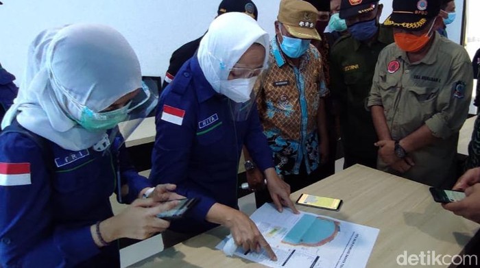 Badan Meteorologi, Klimatologi dan Geofisika (BMKG) Pusat melihat ada potensi gempa dan tsunami di perairan selatan Jawa. Ada aktivitas kegempaan di perairan selatan Jawa Timur dan intensitasnya terus meningkat.