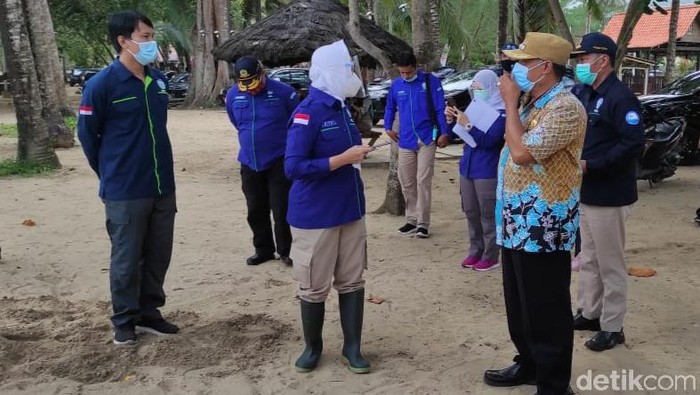 Badan Meteorologi, Klimatologi dan Geofisika (BMKG) Pusat melihat ada potensi gempa dan tsunami di perairan selatan Jawa. Ada aktivitas kegempaan di perairan selatan Jawa Timur dan intensitasnya terus meningkat.