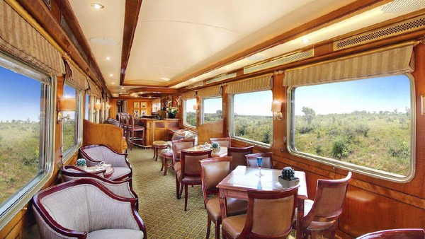 Saat pandemi melanda, kereta ini mencoba bertahan dengan memberi diskon besar kepada penumpang. Berkat potongan harga tersebut banyak warga Afrika yang tertarik. (Blue Train) Saat pandemi melanda, kereta ini mencoba bertahan dengan memberi diskon besar kepada penumpang. Berkat potongan harga tersebut banyak warga Afrika yang tertarik. (Blue Train)