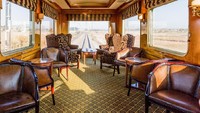 Tak hanya interior mewah, pemandangan indah pun menemani perjalanan penumpang. Mereka menghabiskan waktu selama dua malam di dalam kereta. (Blue Train)