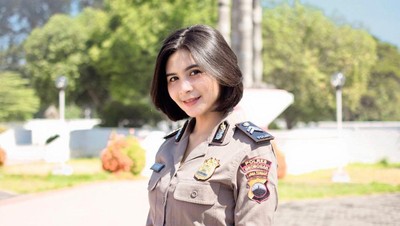 9 Pesona Briptu Sevin, Polwan Cantik Viral karena Ngaku Anak Petani