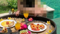 Serba hijau dan biru, tema makan cantik Tante Ernie kali ini ada jus buah dan hidangan sehat yang senada dengan pakaiannya. Foto: Instagram @himynameisernie