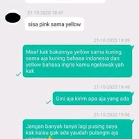 Si pembeli sampai terlihat kesal nih membaca chat dari penjual olshopnya. Saking kesalnya sampai hampir nggak jadi beli. Foto: Twitter/@txtdariolshop