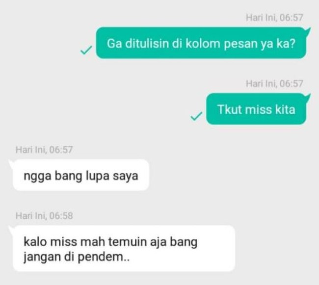 Ya iya sih kata-katanya sama, tapi maksud miss nya bukan kangen, melainkan miss komunikasi alias salah paham. Ada-ada saja memang ulah netizen. Foto: Twitter/@txtdariolshop