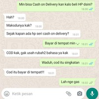 Kalau yang ini malah lebih galak. Padahal udah dibilangin kalau artinya sama saja. Kalau penjualnya macam gini bisa-bisa pembelinya kabur semua deh. Foto: Instagram/@ngakak.receh