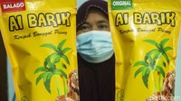 Dari olahan bonggol pisangnya, kini Purwanti bisa meraup cuan Rp 30 juta per bulan. Ia mengatakan sering kedatangan bus berisi wisatawan dari berbagai daerah. Bahkan satu wisatawan dapat membeli produknya hingga 70 pcs.