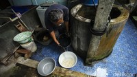 Meskipun terdengar unik, membuat keripik bonggol pisang sebenarnya mudah, yakni dipotong, dicuci bersih, diberi tepung dan bumbu lalu digoreng.