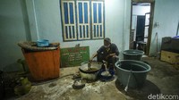 Irisan bonggol pisang yang telah dicuci kemudian digoreng.