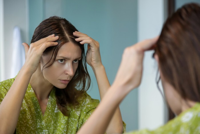 Perawatan rambut rontok. Foto: Getty Images/iStockphoto/triocean Perawatan rambut rontok. Foto: Getty Images/iStockphoto/triocean