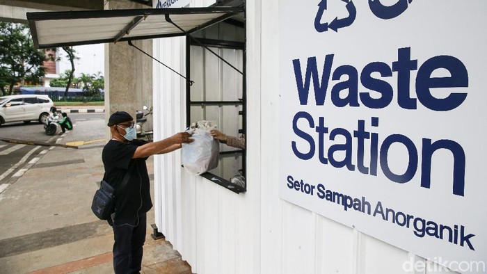 Drop Point Rekosistem yang berada di Stasiun MRT Blok M, Jakarta, membuka penampungan untuk sampah anorganik warga lho.