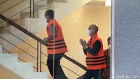Firli mengatakan Agung diketahui berkomunikasi aktif dengan Edy Rahmat, yang disebut pula sebagai orang kepercayaan Nurdin Abdullah. Komunikasi itu dijalin agar Agung kembali mendapatkan proyek di Sulsel untuk tahun ini.