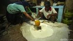 Intip Dapur Mie Pentil Khas Bantul