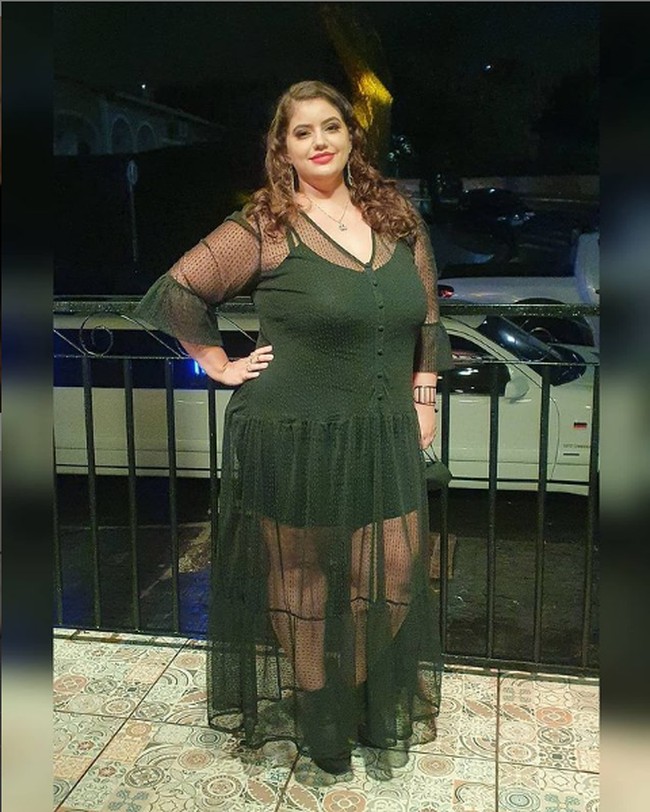 Karena aku tenaga pendidik dengan gelar sarjana menari, aku memutuskan untuk menerapkan pengetahuan dan prinsipku untuk mengajar kelas tari. Tapi lebh untuk orang-orang plus-size atau mereka yang merasa tidak nyaman berada di sekolah dansa konvensional. Menurutku dansa dan ballet diciptakan untuk semua orang, tuturnya. Foto: Instagram/@judelbi