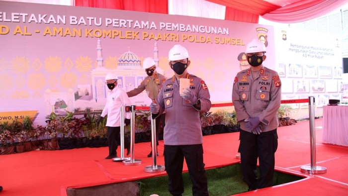 Kapolri Jenderal Listyo Sigit Prabowo meresmikan Kampung Tangguh Pe De Ka di Palembang dan peluncuran aplikasi Polisi Dukur Kito (dok Polri)