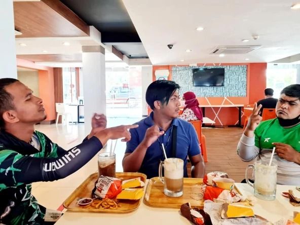 Kisah Driver Ojol Tuli yang Kesulitan saat Antar Pesanan Makan