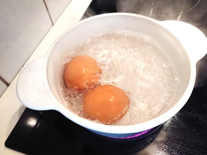 netizen di TikTok masak telur rebus tanpa air pakai air fryer