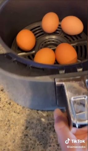 Masak telur guna air fryer