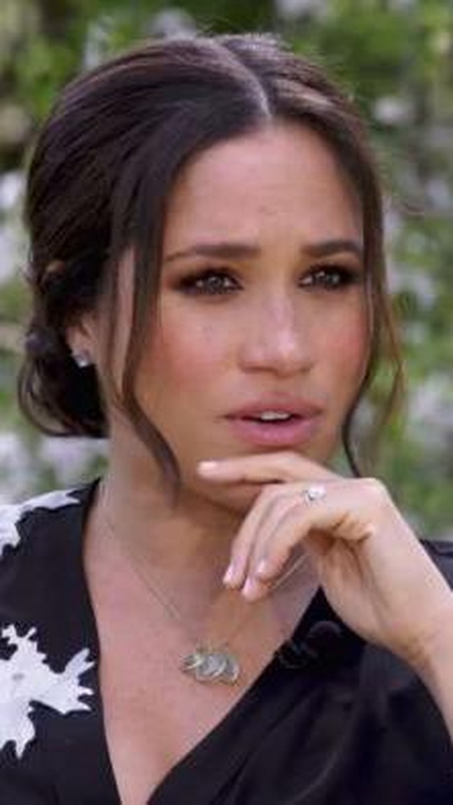 Gelang tersebut juga pernah dipakai Harry sebagai inspirasi untuk cincin pertunangan mereka. Menurut People, Meghan Markle memakainya agar Putri Diana selalu bersama mereka. (Foto: ABC Australia)