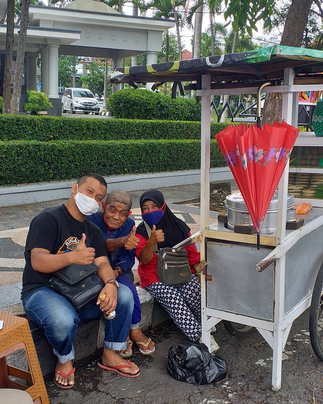 Kisah Pria yang Punya Misi Membantu Pedagang Makanan Kecil