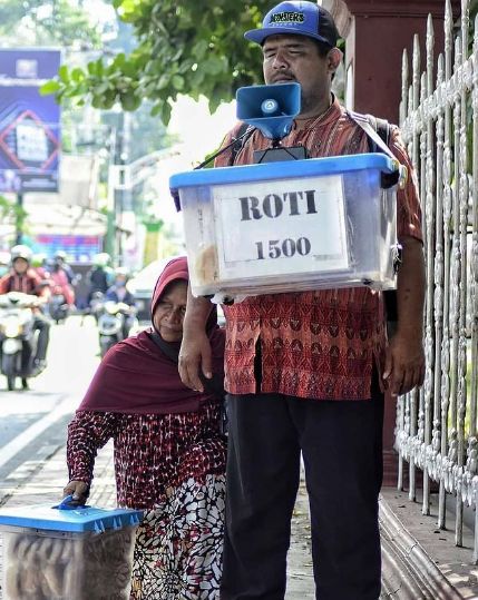 Kisah Pria yang Punya Misi Membantu Pedagang Makanan Kecil