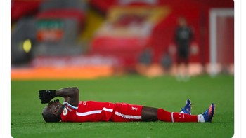 Performa pemain Liverpool memang banyak yang menurun termasuk Sadio Mane yang loyo di lini serang. Foto: Twitter
