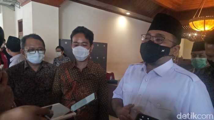 Menag Yaqut Cholil bersama Wali Kota Solo Gibran Rakabuming melakukan persiapan terkait groundbreaking replika Grand Mosque Abu Dhabi, Jumat (5/3/2021).