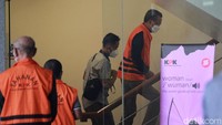 Penggeledahan dilakukan pada 1-2 Maret 2021. Empat lokasi yang digeledah itu adalah rumah jabatan Gubernur Sulsel, rumah dinas Sekdis PUTR Provinsi Sulsel, Kantor Dinas PUTR, dan rumah pribadi tersangka Nurdin Abdullah.