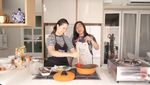 Pandai Masak, Ini Gaya Noor Nabila saat Masak di Dapur