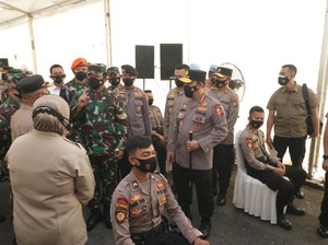 Panglima TNI-Kapolri Cek Vaksinasi COVID Personel Gabungan di Polda Kepri