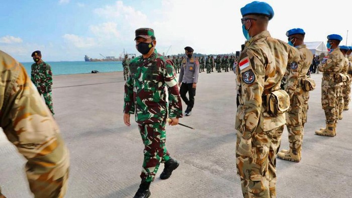 Panglima TNI Marsekal Hadi Tjahjanto melepas keberangkatan Satgas Maritim TNI Konga XXVIII-M