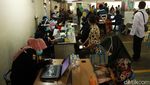 Pedagang Pasar Baltos Bandung Divaksinasi COVID-19