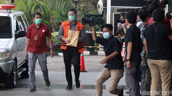 Tenteng Map Coklat, Mantan Mensos Juliari Diperiksa KPK