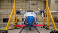 Pihak NASA akan menguji coba beberapa sistem yang sebelumnya dilakukan saat uji lab. Selain itu pesawat melewati serangkaian tes di taxiway bandara sebelum akhirnya terbang mengudara. Foto: Pool (TheDriven)