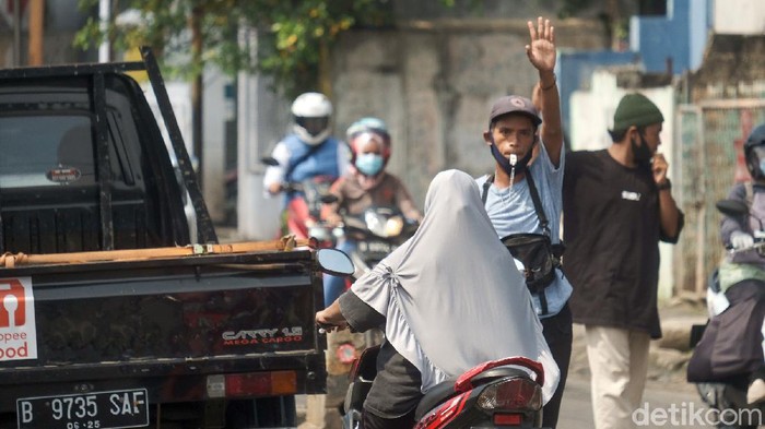 Potret Kemacetan Gegara Putar Balik Jl Moh Kahfi 1 Jagakarsa, 5 Maret 2021. (Andhika Prasetia/detikcom)