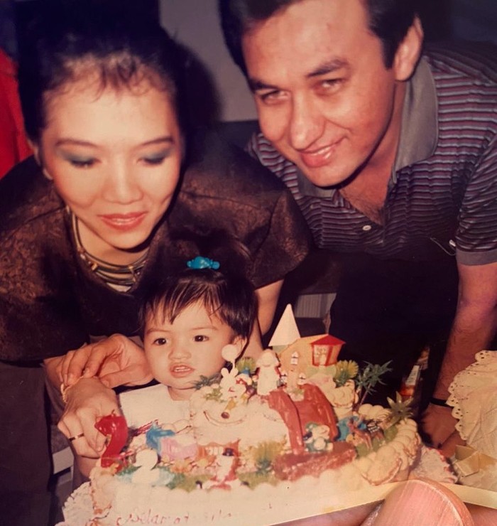 Raline Shah Ulang Tahun ke-36, Intip Lagi Pesona Cantiknya Saat Kulineran Raline Shah Ulang Tahun ke-36, Intip Lagi Pesona Cantiknya Saat Kulineran