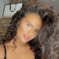 Selain facial,  Saffron juga menyisihkan dana untuk hair extension dan makeup. Total dalam setahun, ia bisa mengeluarkan US$ 12 ribu atau sekitar Rp 171 juta hanya untuk mendatangkan makeup artist ke rumah. (Foto: Instagram/@saffron_db)