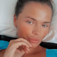 Salah satu biaya terbesar adalah facial, yakni US$ 10 ribu atau sekitar Rp 143 juta. Betapa tidak, ia secara khusus mendatangkan facialist langganannya secara khusus dari Inggris, ke rumah mewahnya di Florida. (Foto: Instagram/@saffron_db)