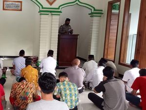 Polisi Blusukan ke Masjid Maksimalkan PPKM Mikro di Ngawi