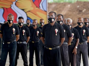 Setia ke NKRI, Warga NTT Eks Timor Timur Dapat Pin Bela Negara