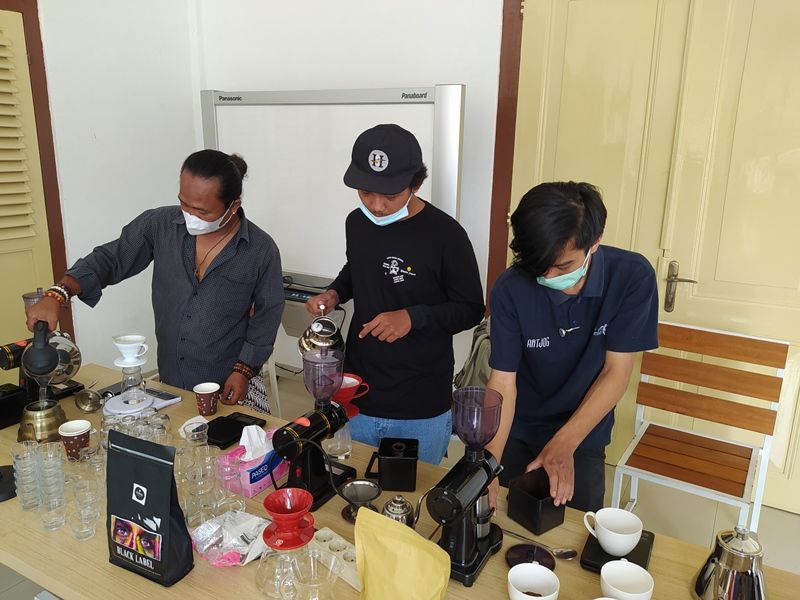 Sluurp! Segarnya Kopi Pakis Khas Magelang yang Beraroma Sayuran