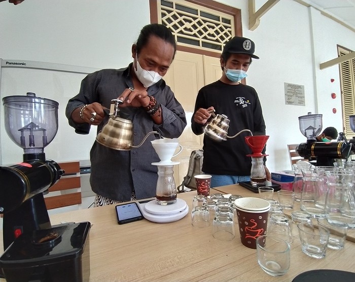 Sluurp! Segarnya Kopi Pakis Khas Magelang yang Beraroma Sayuran Sluurp! Segarnya Kopi Pakis Khas Magelang yang Beraroma Sayuran