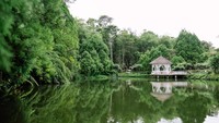 Bagi pelancong, The Hill and Resort merupakan destinasi liburan favorit para keluarga atau mereka yang suka jalan-jalan. Kesejukan udara di sana dan pemandangan lanskap alam yang indah akan membuat betah berlama-lama tinggal di resort ini (dok The Hill and Resort Sibolangit/Facebook)