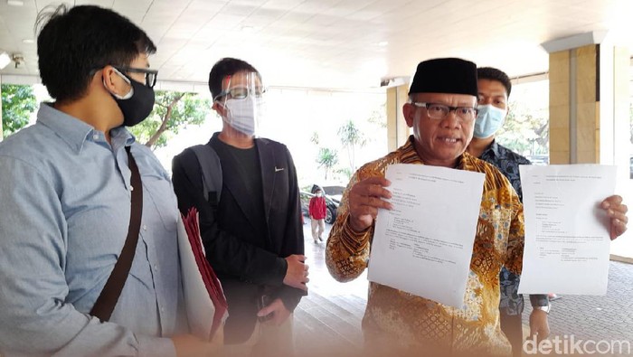 Tim kuasa hukum korban banjir DKI 2021 ke Balai Kota (Tiara Aliya/detikcom)