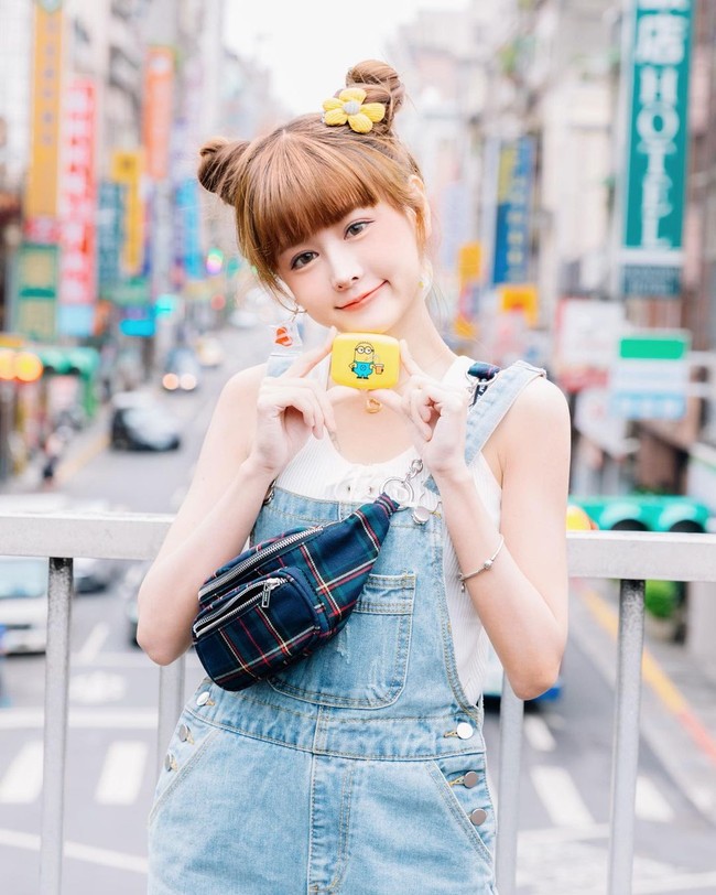 Wanita tersebut biasanya streaming sambil bermain game atau ngobrol dengan para penggemar. Tapi beberapa waktu lalu, ia mencoba hal baru yang bisa dibilang cukup aneh yakni tidur.  Foto: Instagram @et.1231