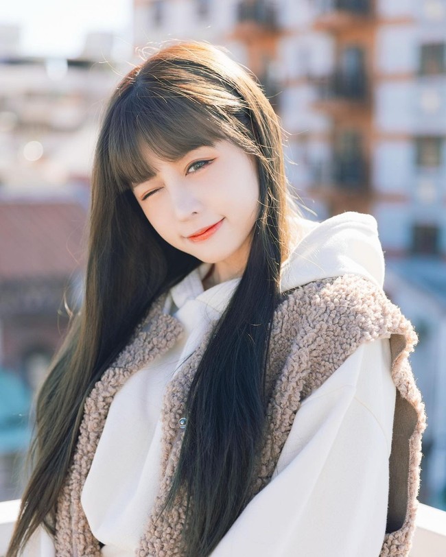 Adalah Wang Yiming, mantan member girlband China-Malaysia AMOi-AMOi yang beralih jadi steamer di Twitch setelah grupnya bubar setahun lalu. Ia pun langsung jadi populer di kalangan para streamer di Taiwan.  Foto: Instagram @et.1231